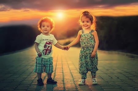 body-kids-holding-hands-6