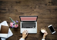 body-laptop-on-table