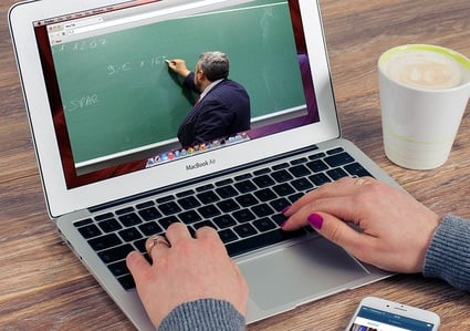 body-online-class-online-learning-online-course-laptop-class