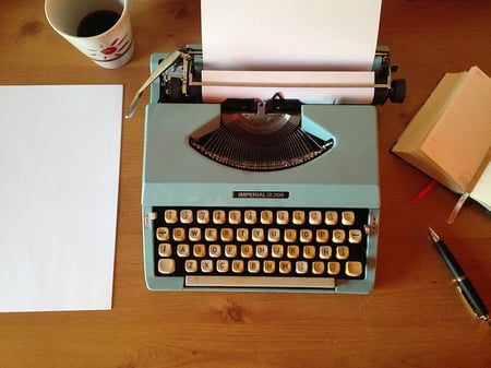 body-typewriter-writing-desk-cc0