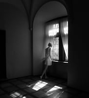 body-woman-window-black-white