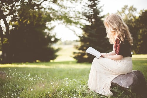how to write the usc essays body_girl_reading_book_outside