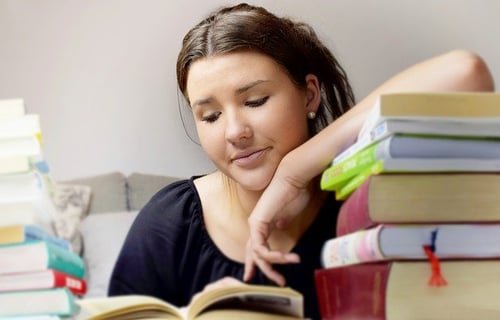 body_girl_student_studying_books_learning