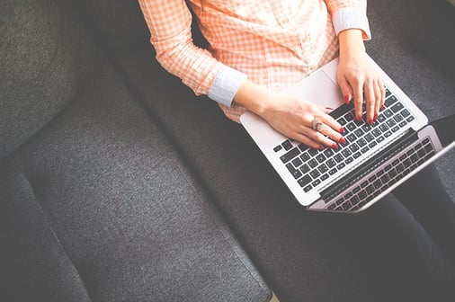 analytical essay vs body_student_laptop_computer