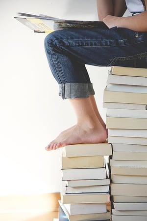 top 10 harvard essays body_student_pile_of_books-1