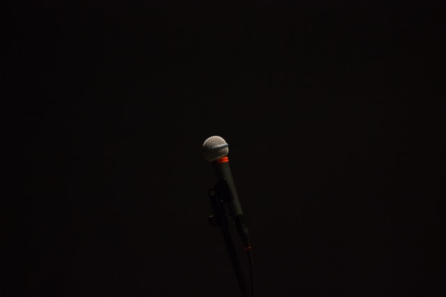 public speaking controversial topics daniel-sandvik-18B9D4q9ESE-unsplash-1
