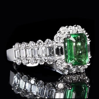 emerald-1137411_640.jpg