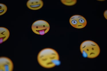 format for application essay emoji-653309_640.jpg