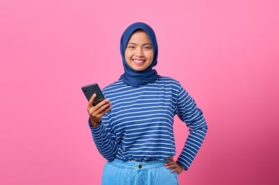 feature-girl-phone-cc0