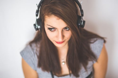 definition literature assonance feature-girl-wearing-headphones