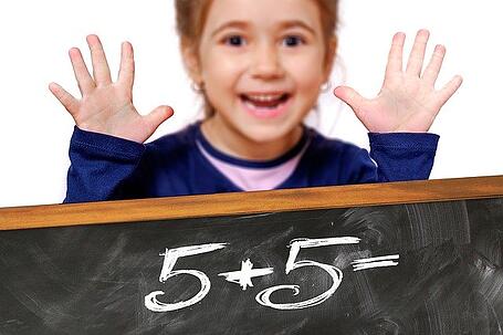 feature-kid-math-chalkboard-game