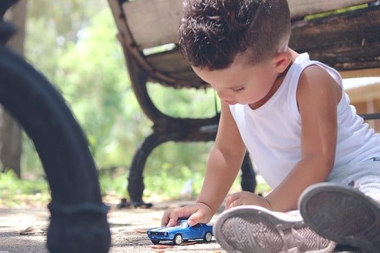 feature-preschooler-playing-child