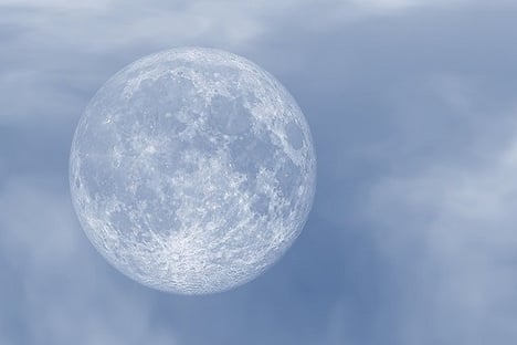 feature_moonclouds