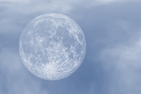 feature_moonclouds