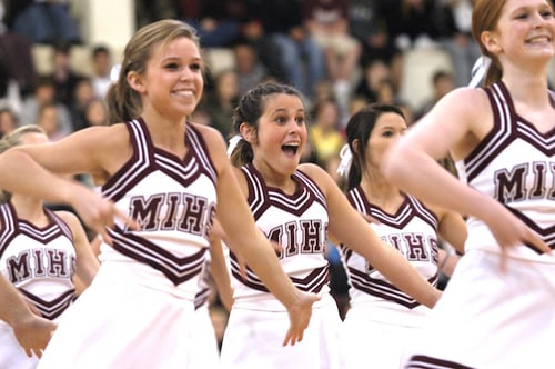 header_cheerleaders-1