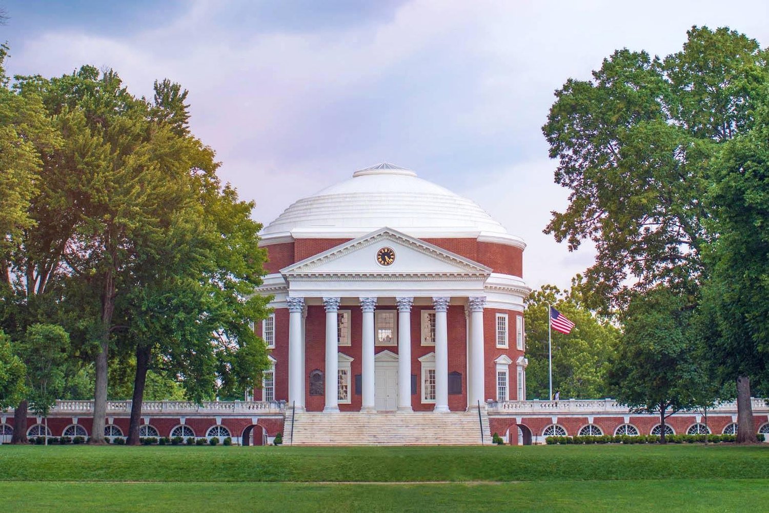 3 Expert Tips for Tackling the UVA Essay Prompts